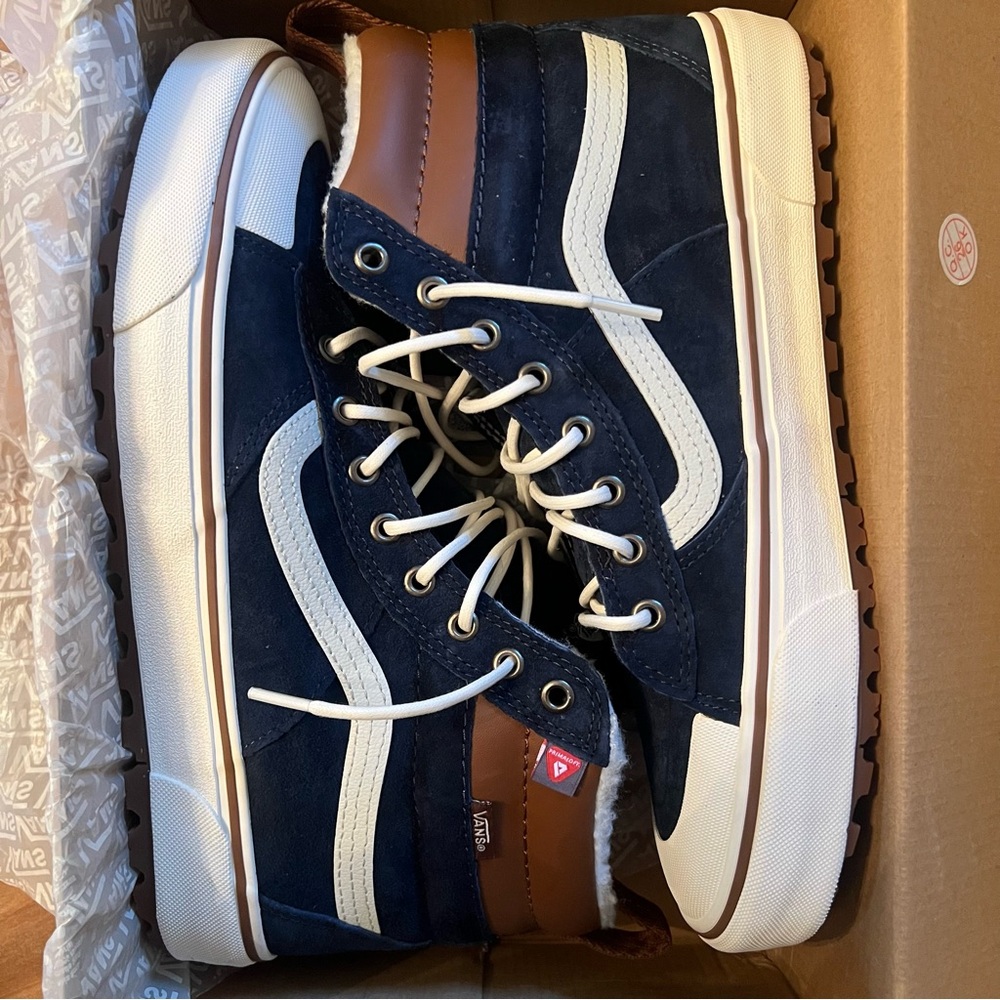 Mens Vans Sk8-Hi MTE 2.0 DX shoes in the Dress Blues Gum. NWT. Size 11. - Picture 2 of 5